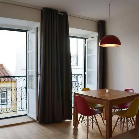 Two Bedroom In Historic Location! Close To The River Apartment