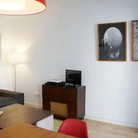 Two Bedroom In Historic Location! Close To The River Lisbon