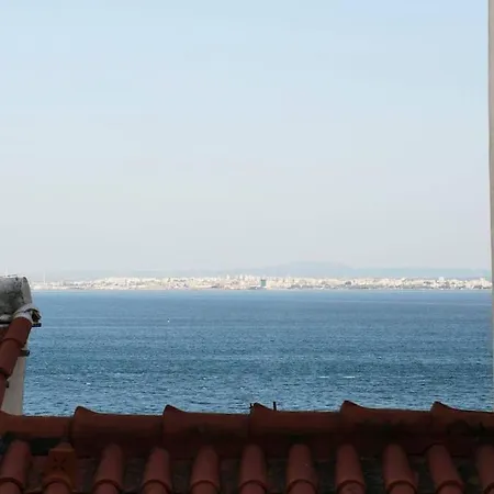 Two Bedroom In Historic Location! Close To The River Apartment Lisbon